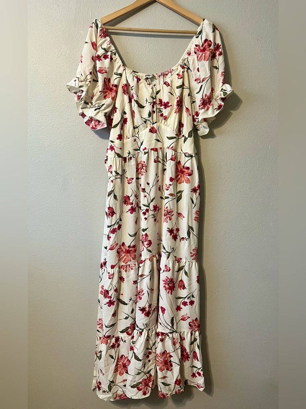 White Maxi Dress Red Pink Floral Print and Ruffled Short Puff Sleeves Sz 1X NWT